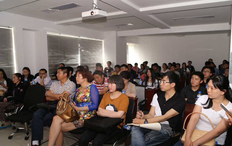 2015年4月18日，云南永利欢乐娱人城集团天猫淘宝运营沙龙在云纺国际商厦A座18楼举行，全国知名淘宝运营人士现场进行了分享和讲解，数十名淘宝及天猫店主参加了本次沙龙，场面异常火爆，连走廊都坐满了人