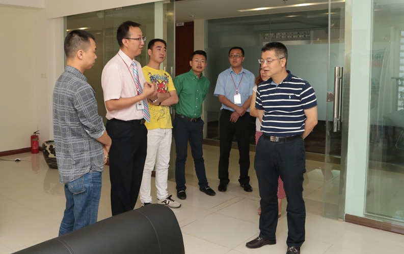 重庆市渝北区人民政府相关领导莅临云南永利欢乐娱人城集团考察，双方将于近日签订投资合同，永利欢乐娱人城集团将在重庆投资设立控股子公司-重庆永利欢乐娱人城网络信息技术有限公司，并建立200人规模的专业技术研发基地，此后将大大增强永利欢乐娱人城技术研发实力和公司综合优势