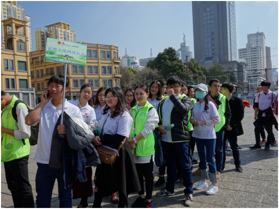 雷锋精神，人人可学;奉献爱心，处处可为。积小善为大善，善莫大焉。当有人需要帮助时，大家搭把手、出份力，社会将变得更加美好。